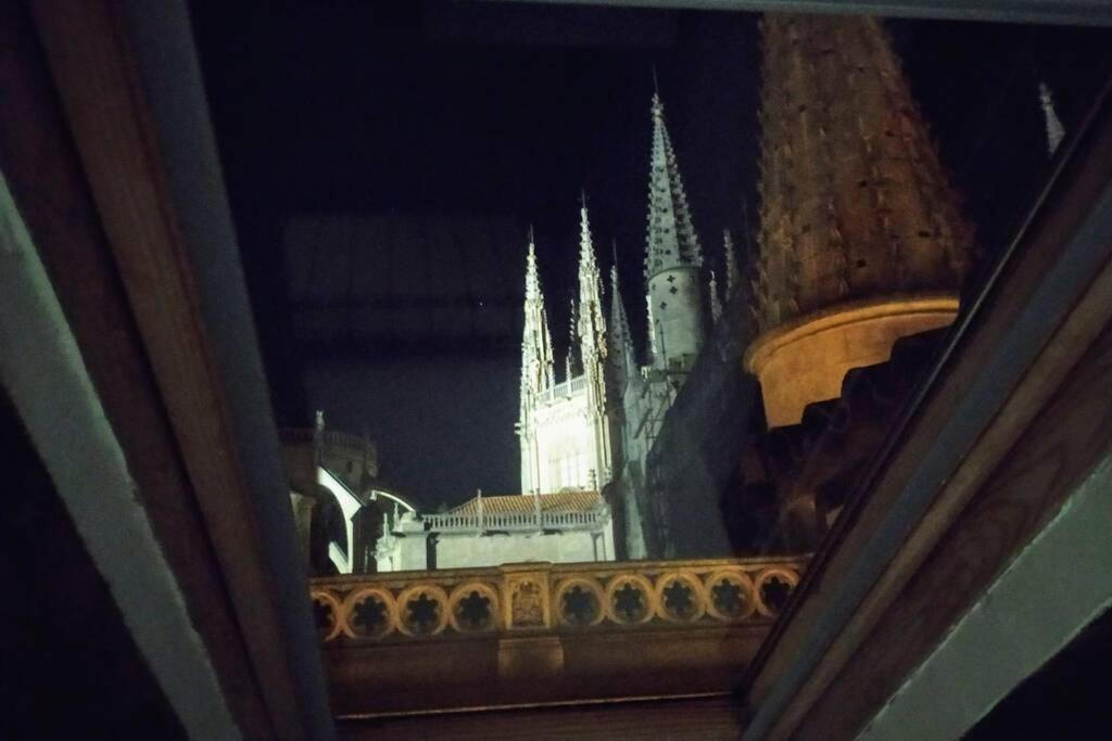 Buhardilla Con Vistas A La Catedral Apartment Burgos Exterior photo