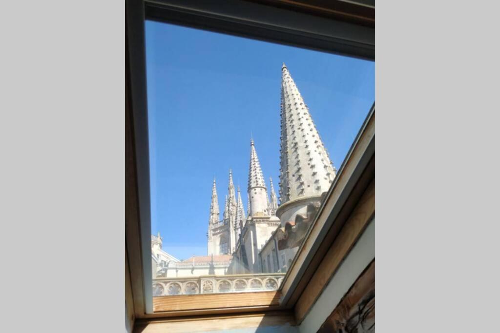 Buhardilla Con Vistas A La Catedral Apartment Burgos Exterior photo