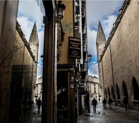 Buhardilla Con Vistas A La Catedral Apartment Burgos Exterior photo