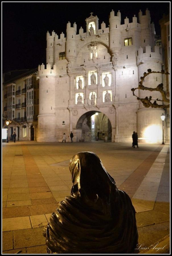 Buhardilla Con Vistas A La Catedral Apartment Burgos Exterior photo